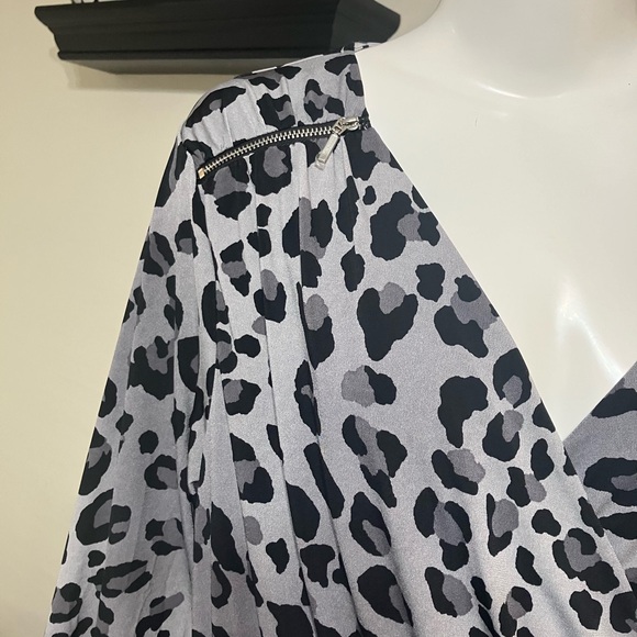 Fun and fabulous Lane Bryant grey leopard print wrap dress 18/20 - Picture 2 of 4